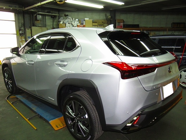 ＬＥＸＵＳ　レクサス　ＵＶ250ｈＦスポーツ（6AA-MZAH15-AWXBB）