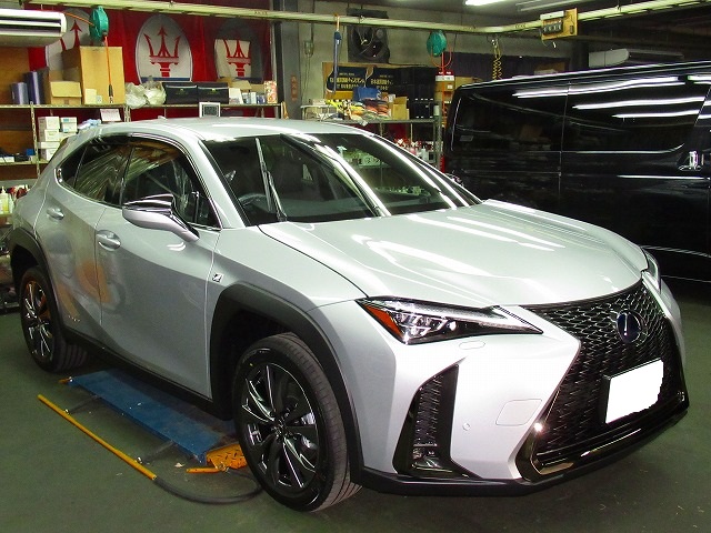 ＬＥＸＵＳ　レクサス　ＵＶ250ｈＦスポーツ（6AA-MZAH15-AWXBB）