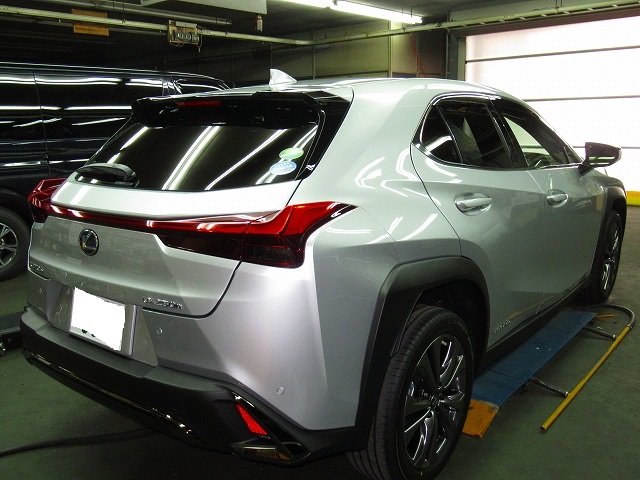 ＬＥＸＵＳ　レクサス　ＵＶ250ｈＦスポーツ（6AA-MZAH15-AWXBB）