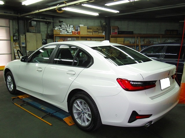 BMW　ビーエムダブリュー　320i（3BA-5F20）