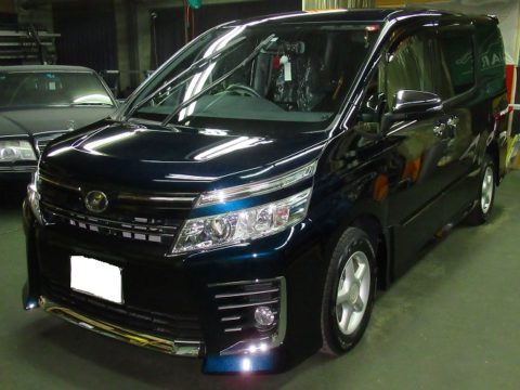 TOYOTA　トヨタ　ヴォクシー　2.0ZS煌Ⅱ　4WD　磨き＆ガラスコーティング施工終了