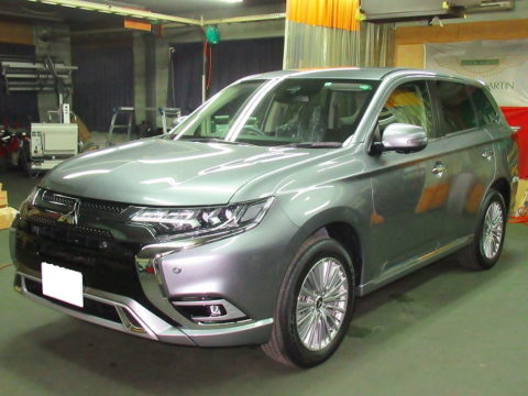 MITUBISHI　 ミツビシ 　アウトランダーＰＨＥＶ 　Ｇパッケージ　磨き＆ガラスコーティング＆おぷしょん施工終了