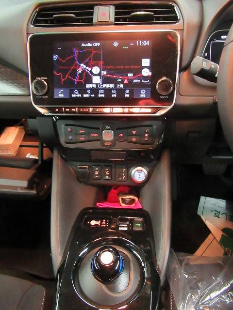 ＮＩＳＳＡＮ　ニッサン　リーフ　ＸＶセレクション（ZAA-ZE1）