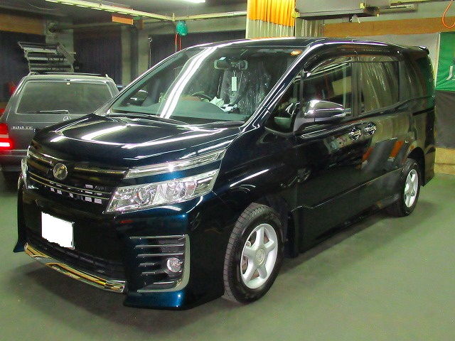 TOYOTA　トヨタ　ヴォクシー　2.0ZS煌Ⅱ　4WD（ZRR85W）